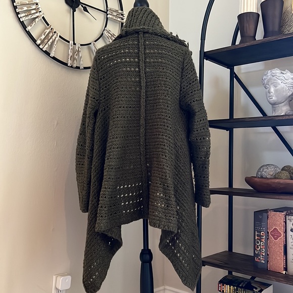 VENUS Cardigan - Picture 5 of 9